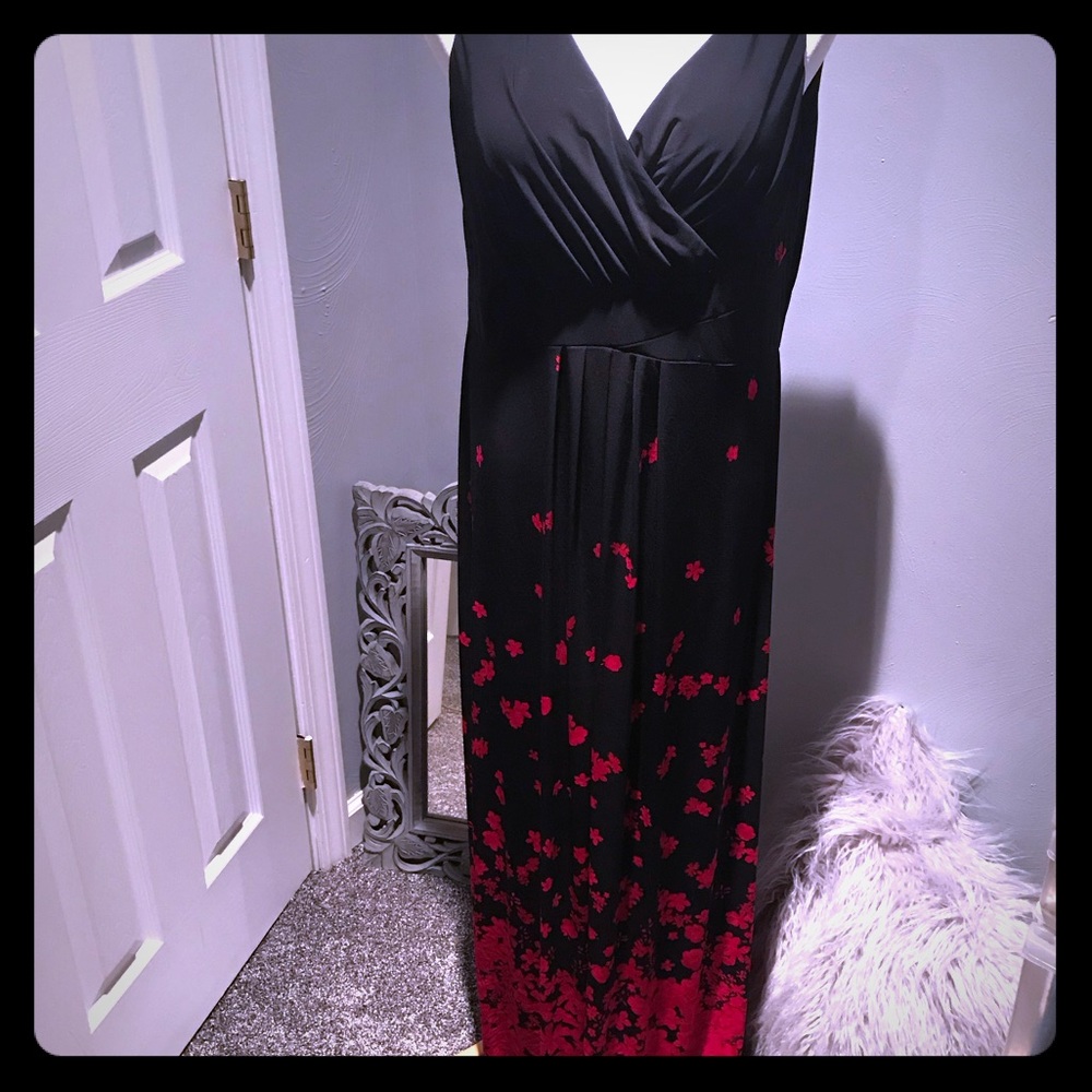 Absolutely GORGEOUS maxi dress